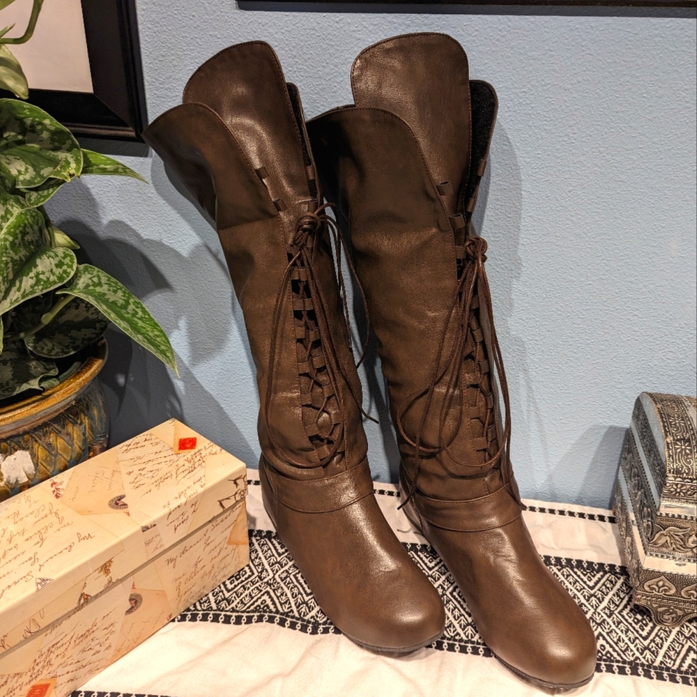 Women's Knee-high lace up Renaissance festival boots, size 13